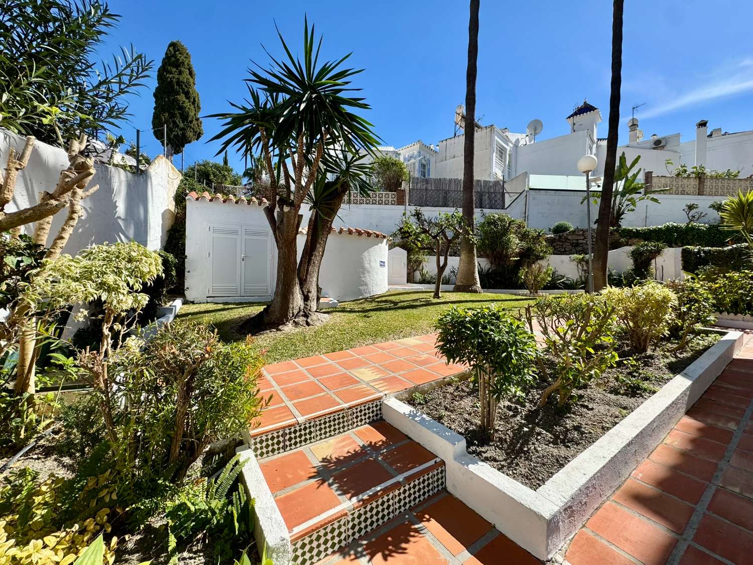 Bright Duplex with 3 bedrooms and Sunny Terraces and Sea Views – Nerja