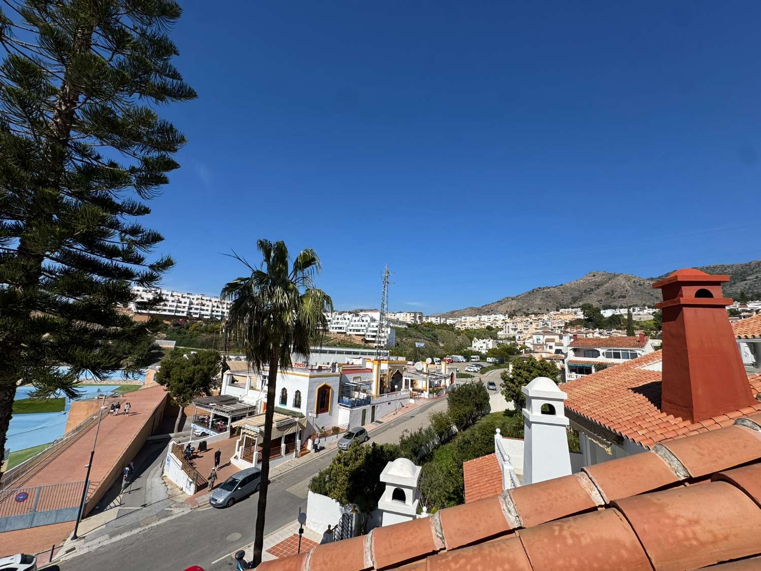 Bright Duplex with 3 bedrooms and Sunny Terraces and Sea Views – Nerja
