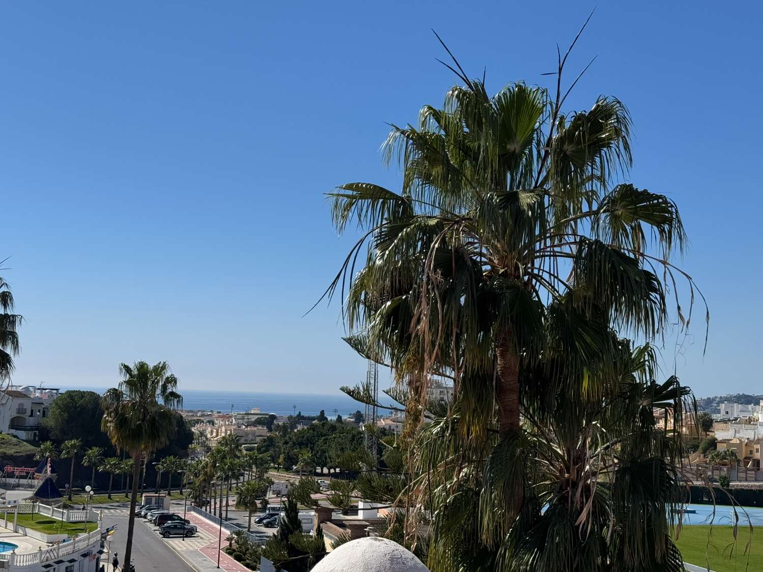 Bright Duplex with 3 bedrooms and Sunny Terraces and Sea Views – Nerja