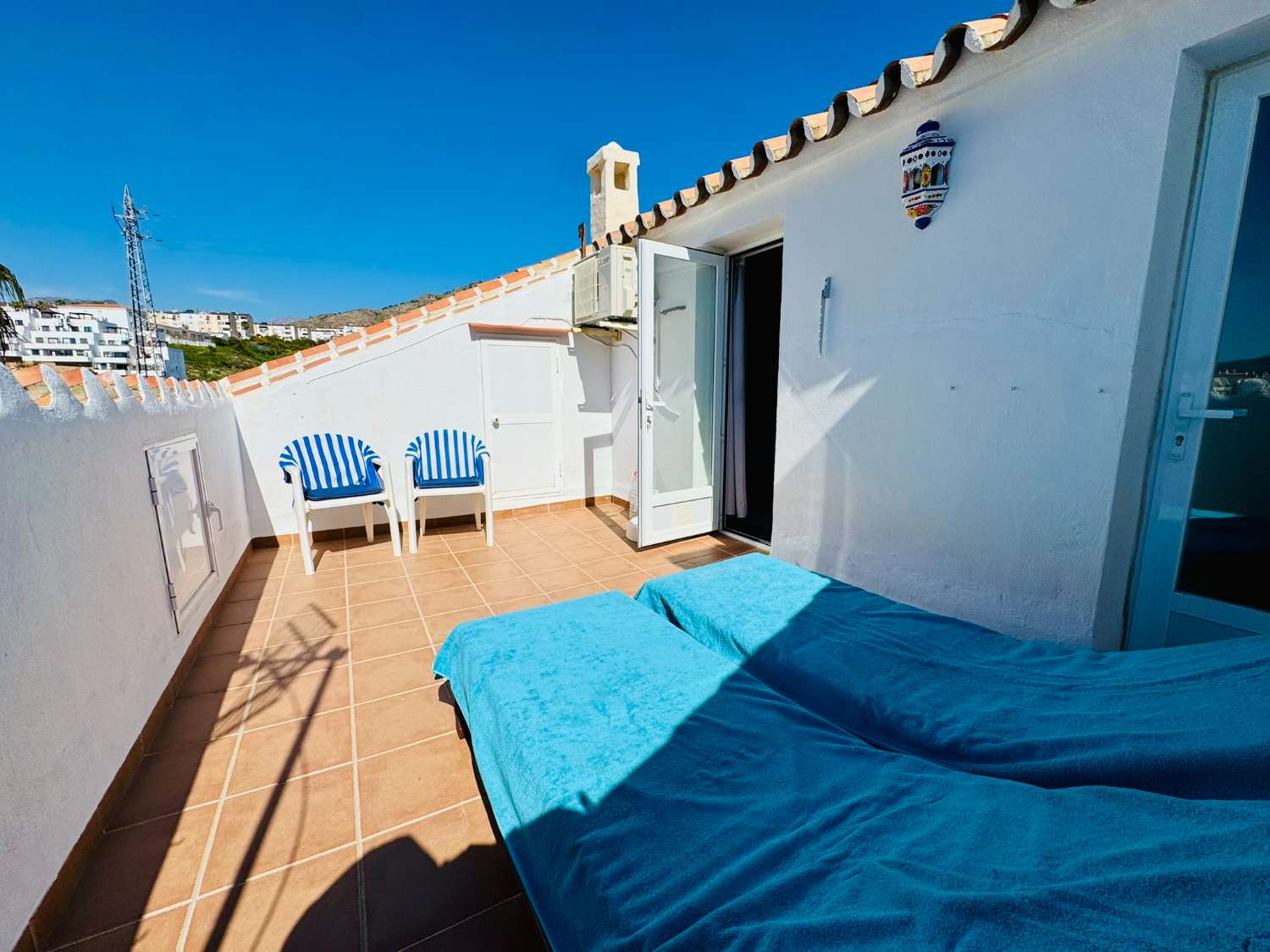 Bright Duplex with 3 bedrooms and Sunny Terraces and Sea Views – Nerja