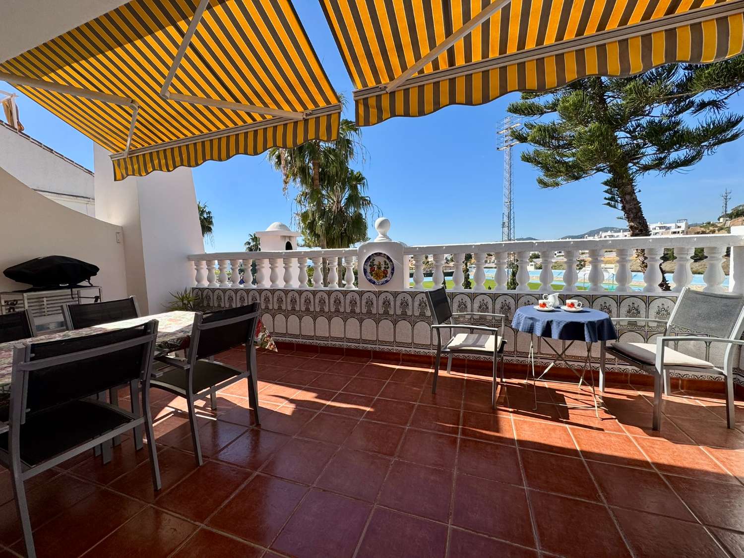 Bright Duplex with 3 bedrooms and Sunny Terraces and Sea Views – Nerja