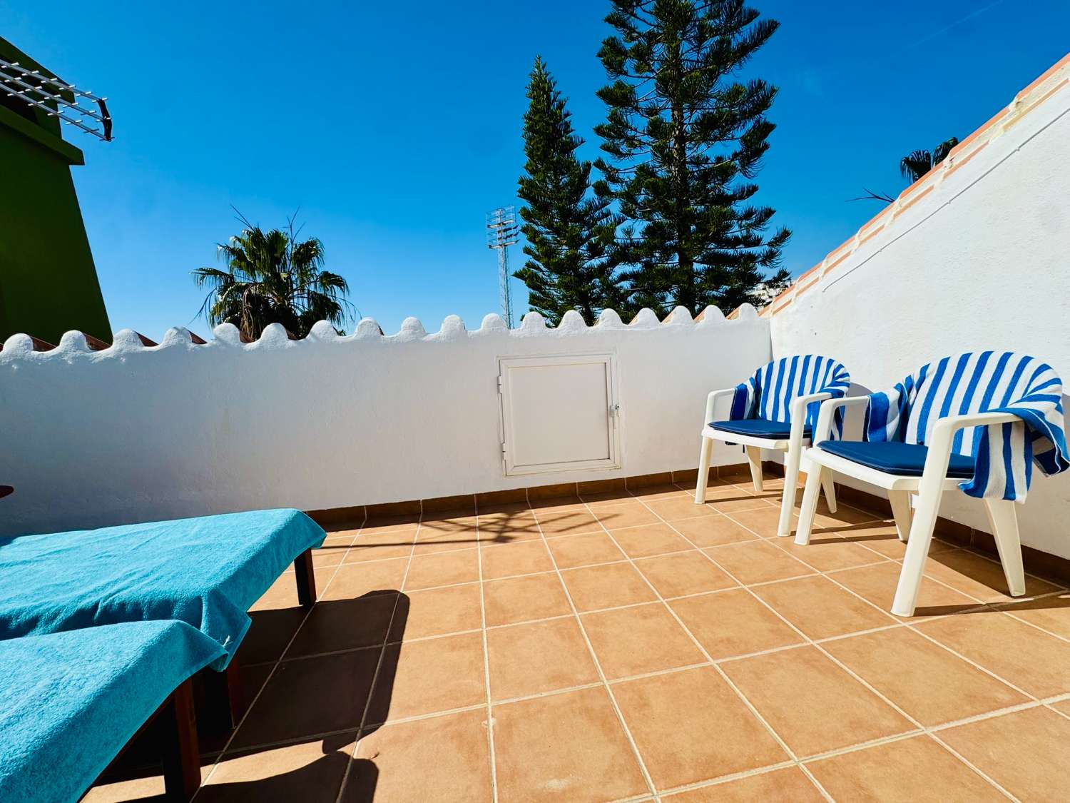 Bright Duplex with 3 bedrooms and Sunny Terraces and Sea Views – Nerja