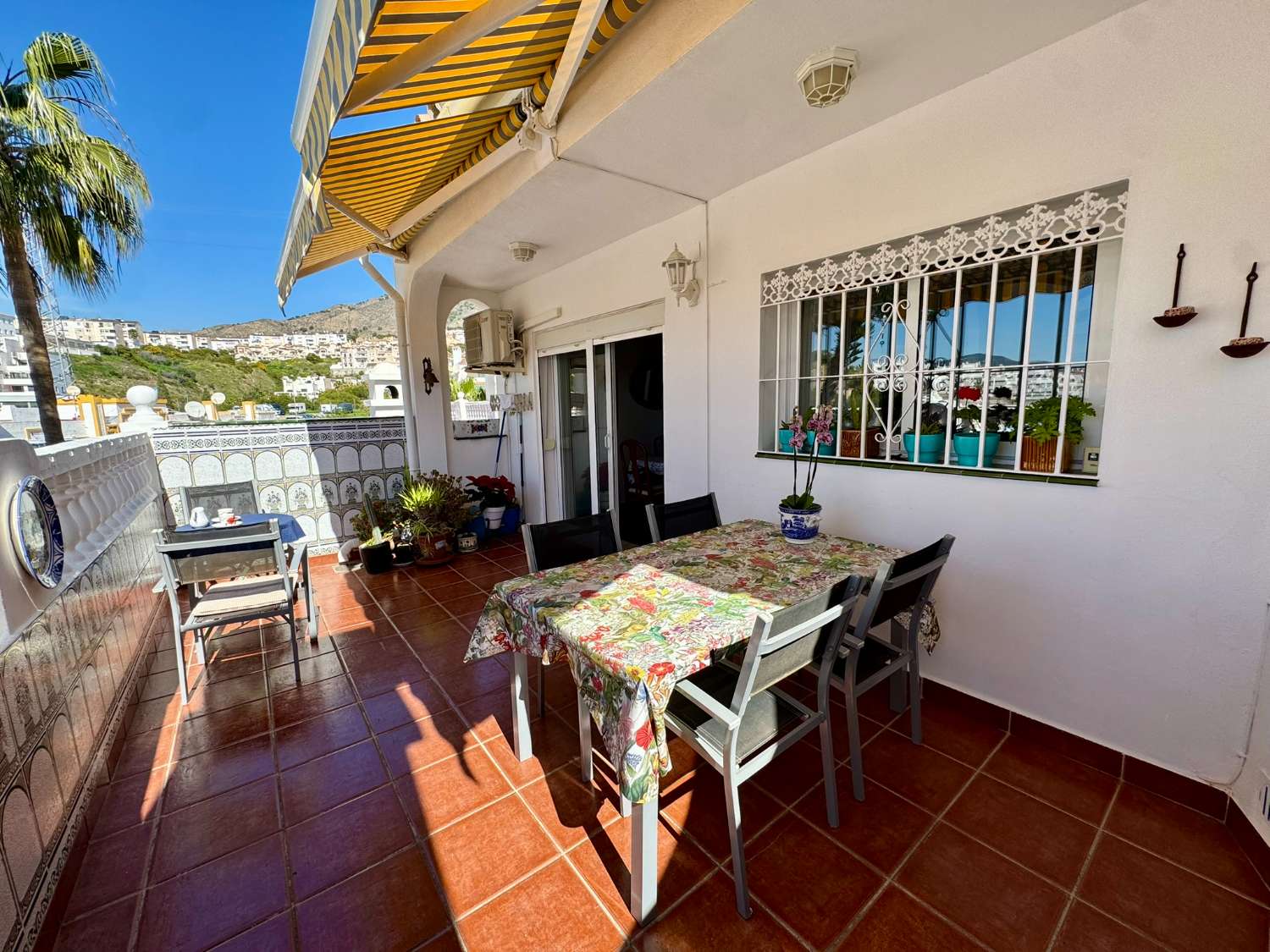 Bright Duplex with 3 bedrooms and Sunny Terraces and Sea Views – Nerja