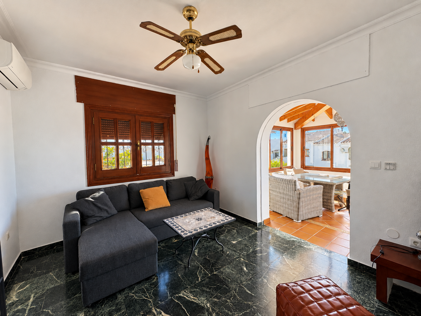 Impresionante villa independiente con piscina privada y magníficas vistas al mar en Jacaranda, Capistrano – Nerja