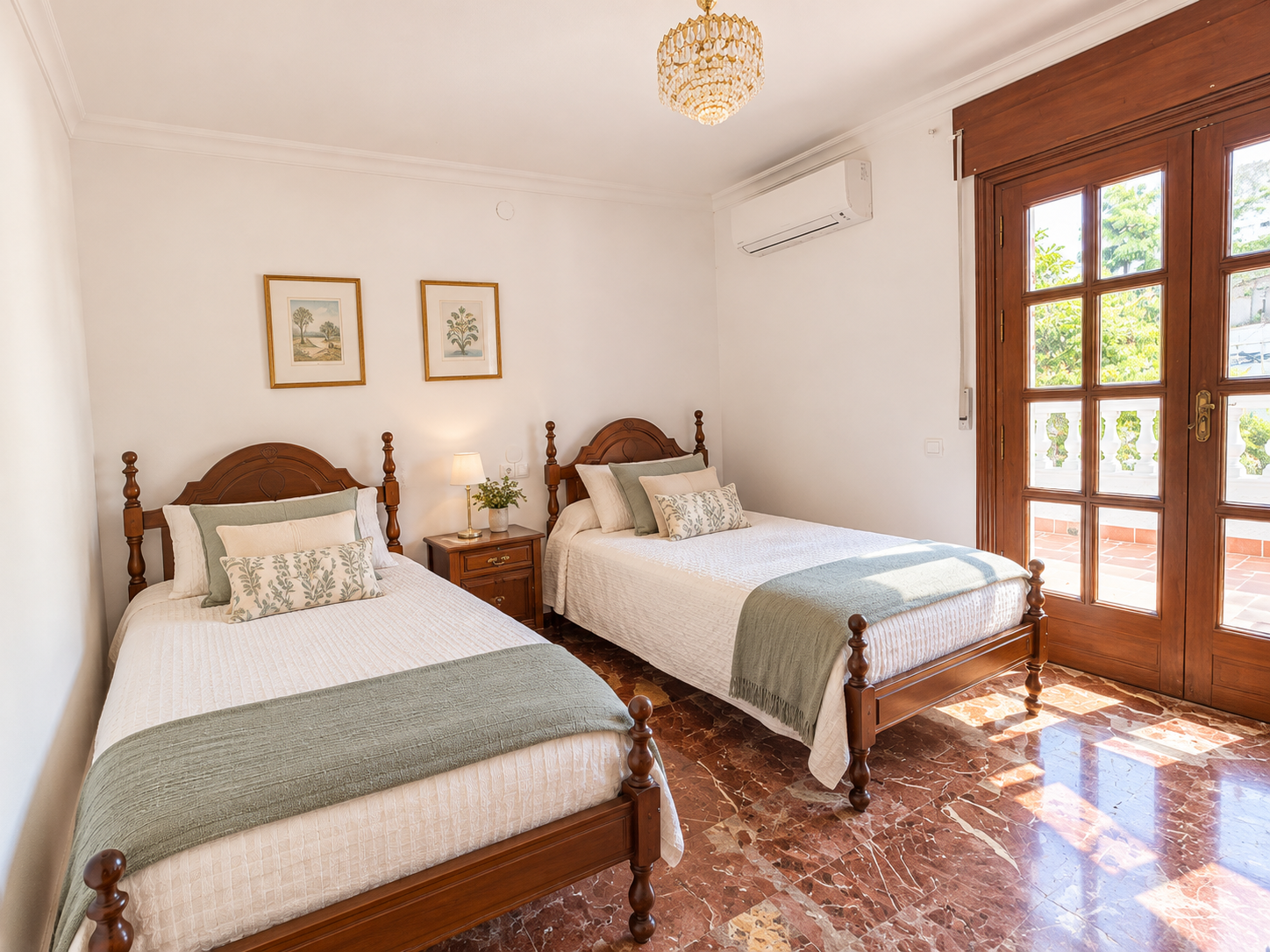 Impresionante villa independiente con piscina privada y magníficas vistas al mar en Jacaranda, Capistrano – Nerja