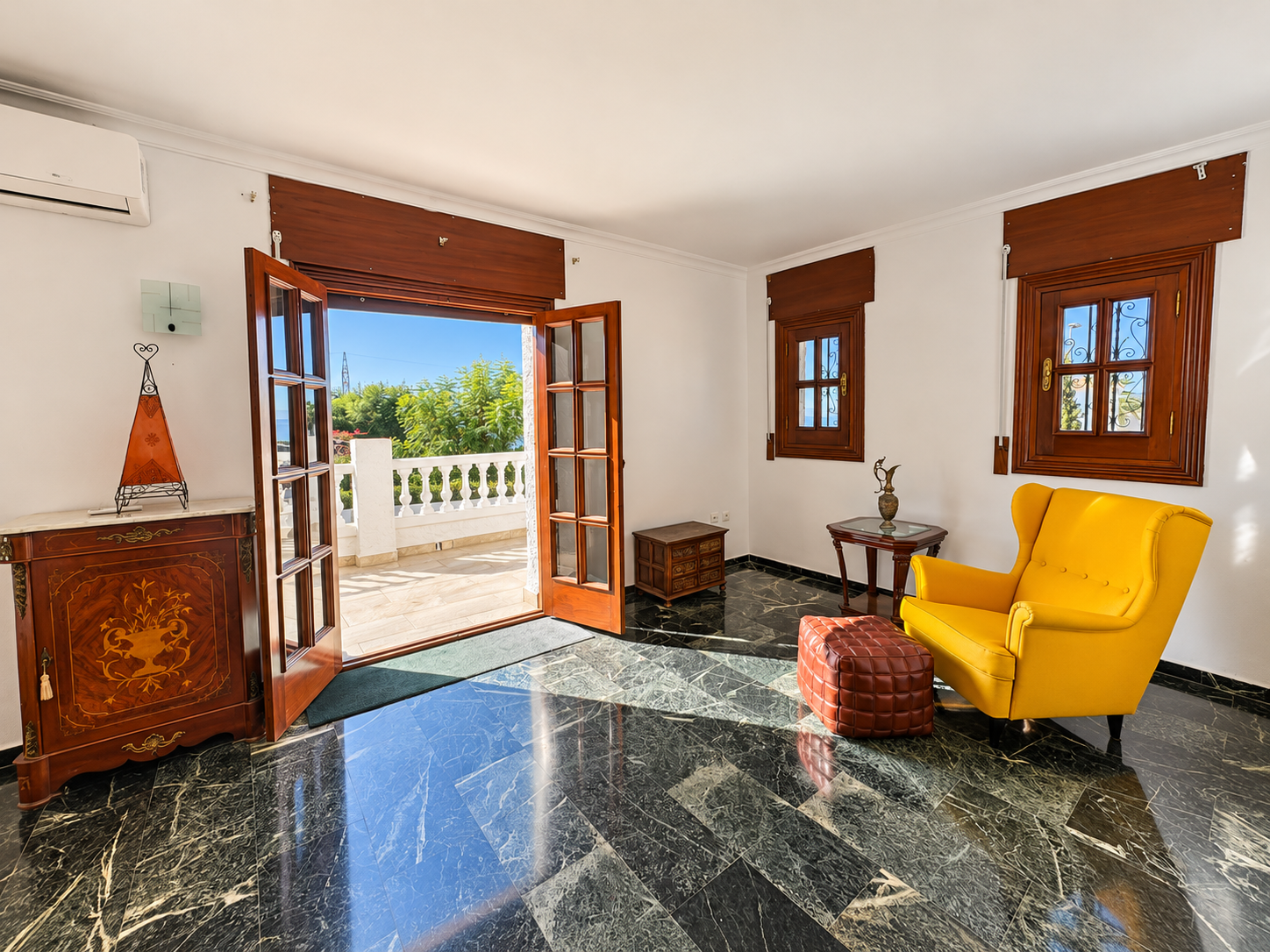 Impresionante villa independiente con piscina privada y magníficas vistas al mar en Jacaranda, Capistrano – Nerja