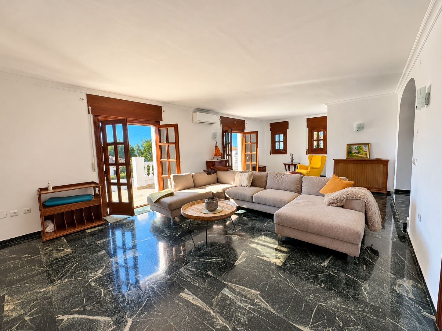 Impresionante villa independiente con piscina privada y magníficas vistas al mar en Jacaranda, Capistrano – Nerja