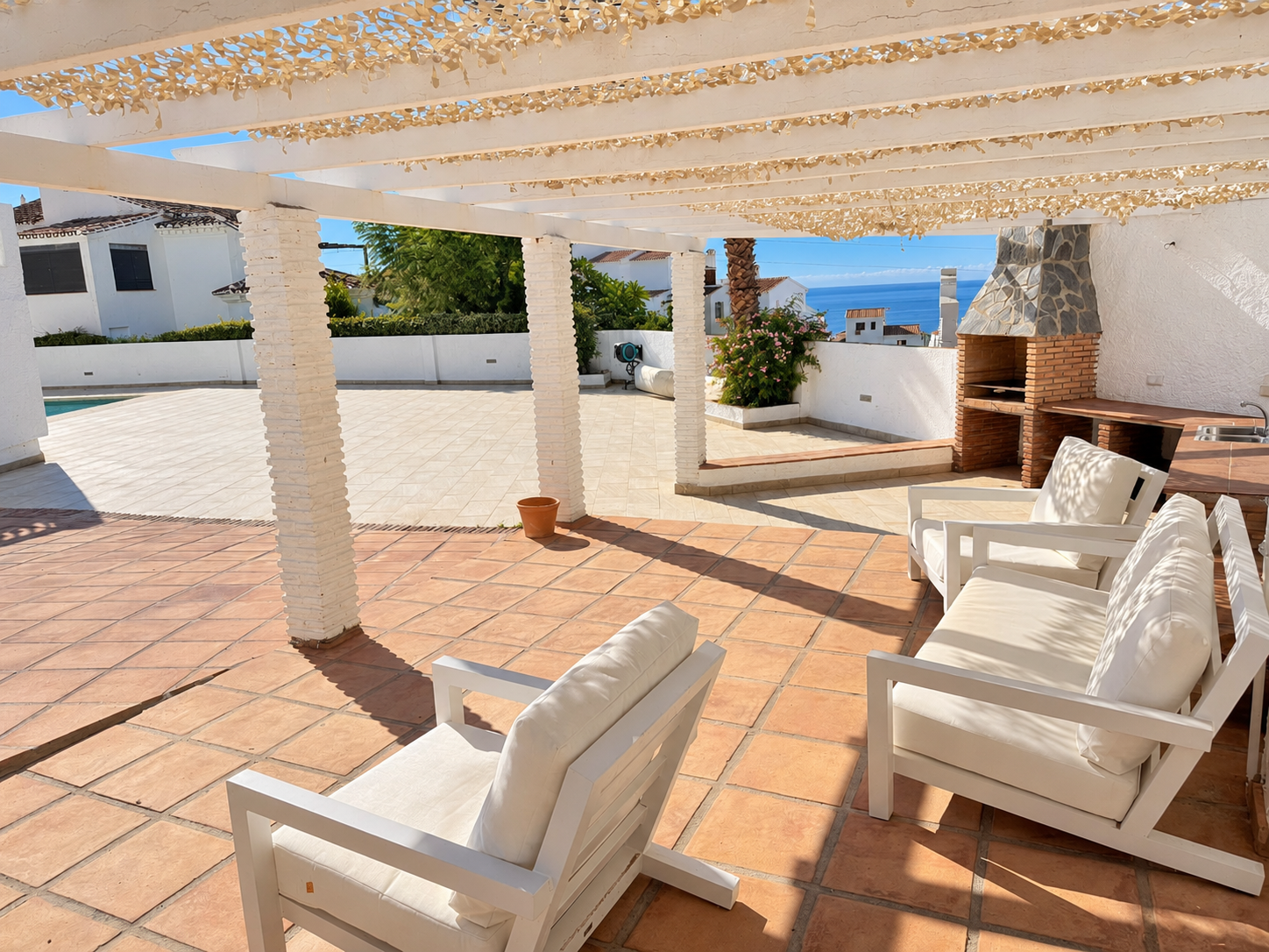 Impresionante villa independiente con piscina privada y magníficas vistas al mar en Jacaranda, Capistrano – Nerja