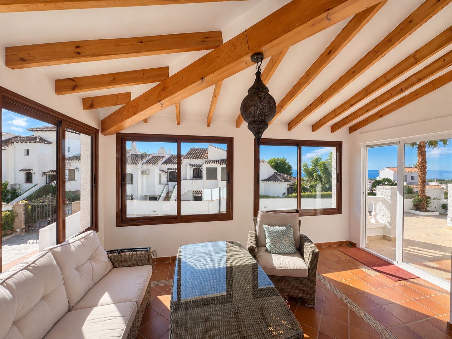 Impresionante villa independiente con piscina privada y magníficas vistas al mar en Jacaranda, Capistrano – Nerja