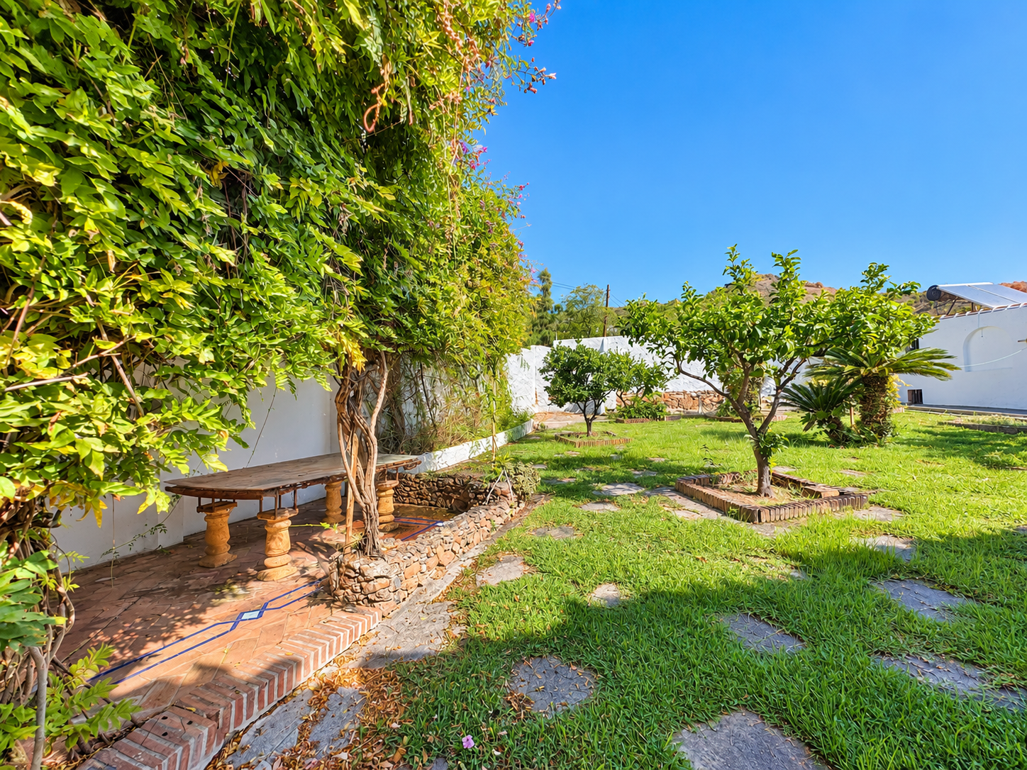 Impresionante villa independiente con piscina privada y magníficas vistas al mar en Jacaranda, Capistrano – Nerja