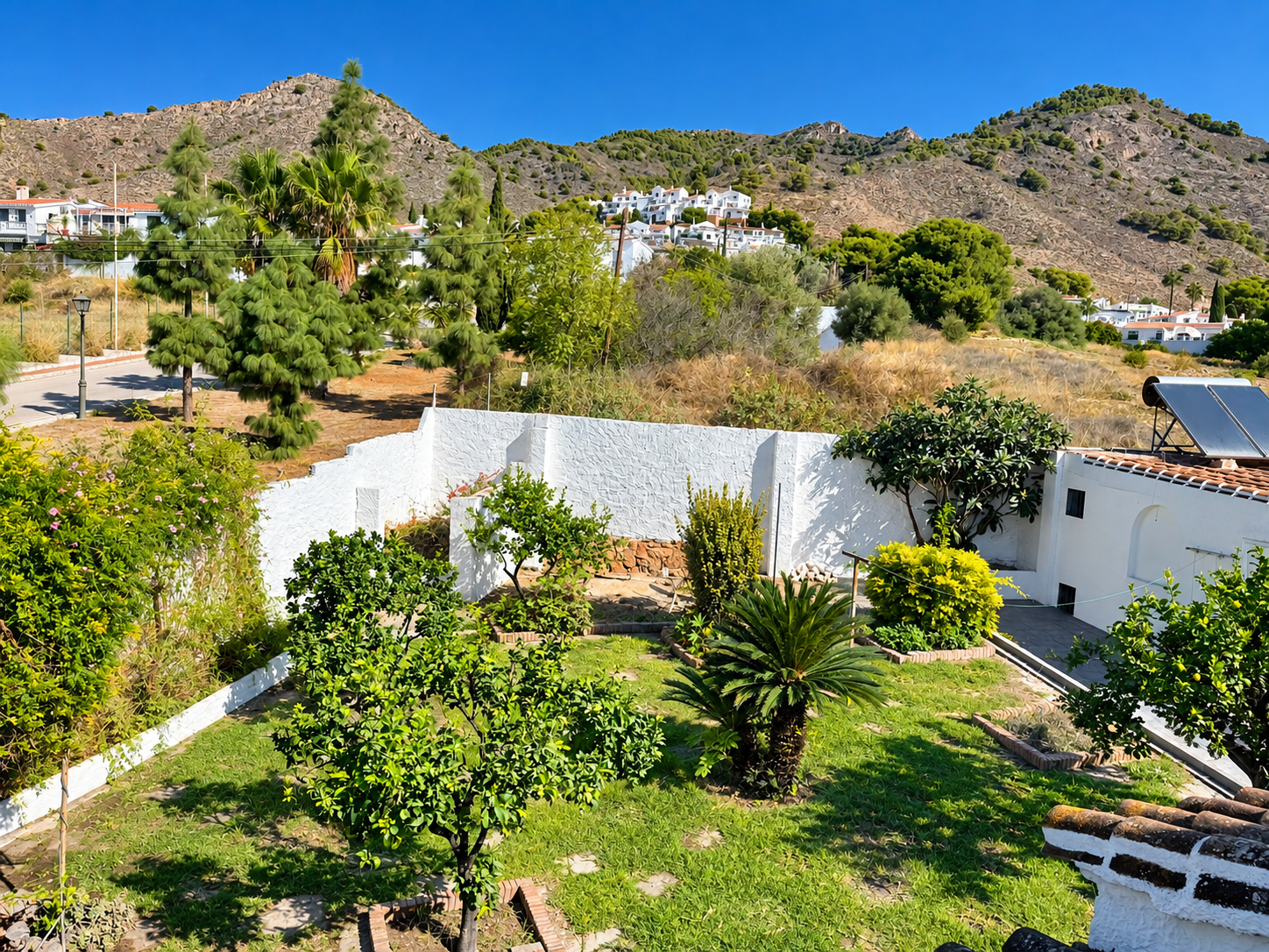 Impresionante villa independiente con piscina privada y magníficas vistas al mar en Jacaranda, Capistrano – Nerja