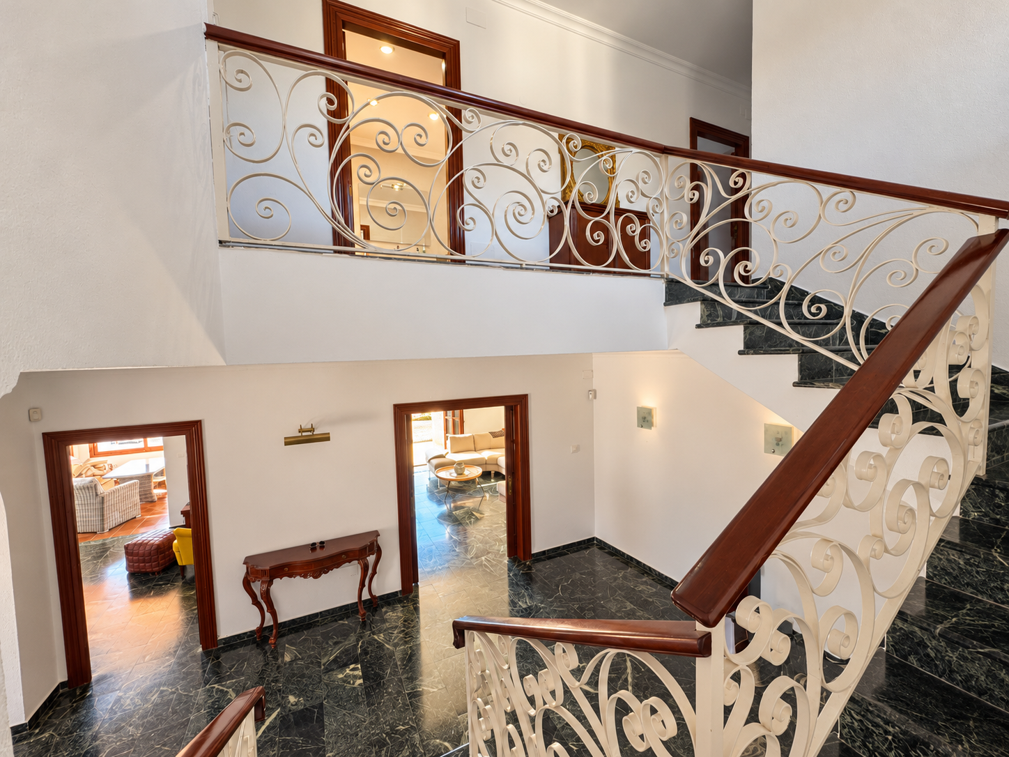 Impresionante villa independiente con piscina privada y magníficas vistas al mar en Jacaranda, Capistrano – Nerja
