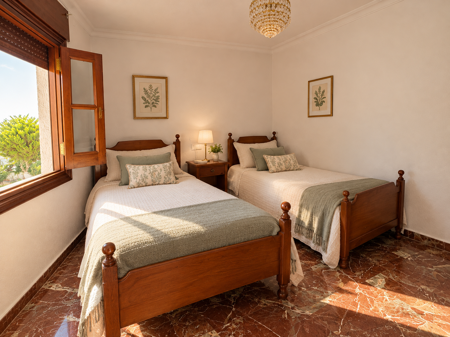Impresionante villa independiente con piscina privada y magníficas vistas al mar en Jacaranda, Capistrano – Nerja