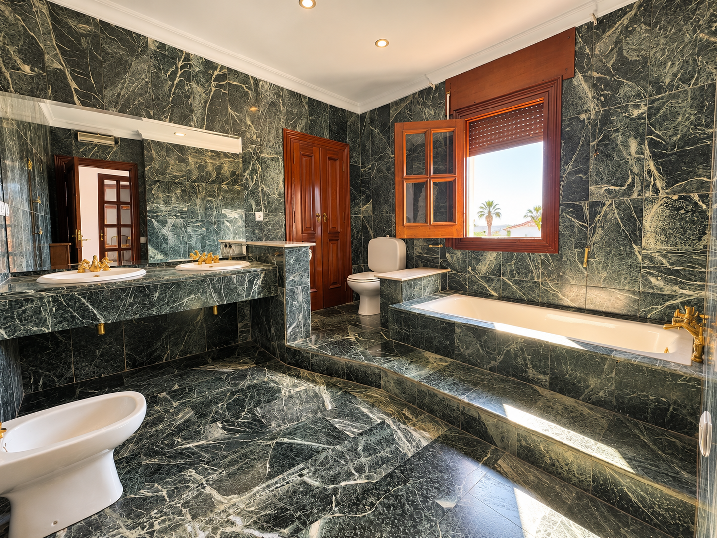 Impresionante villa independiente con piscina privada y magníficas vistas al mar en Jacaranda, Capistrano – Nerja