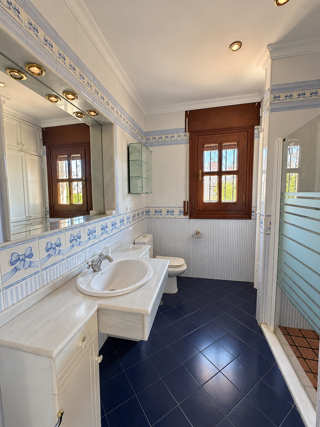 Impresionante villa independiente con piscina privada y magníficas vistas al mar en Jacaranda, Capistrano – Nerja