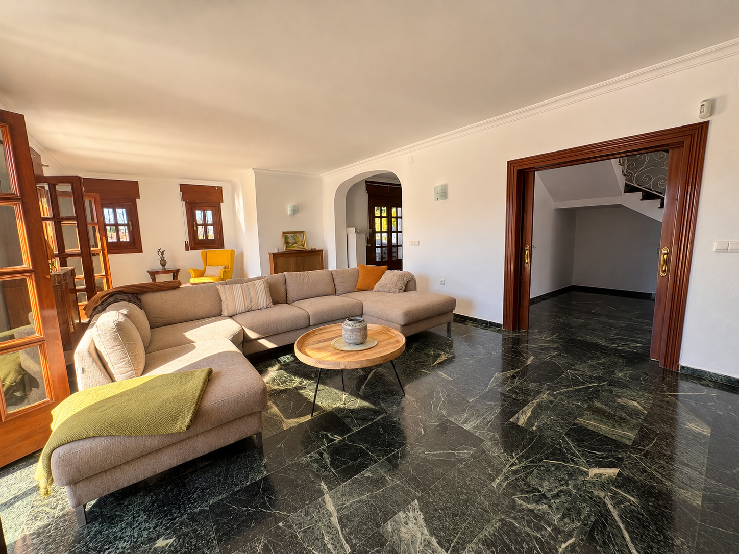 Impresionante villa independiente con piscina privada y magníficas vistas al mar en Jacaranda, Capistrano – Nerja